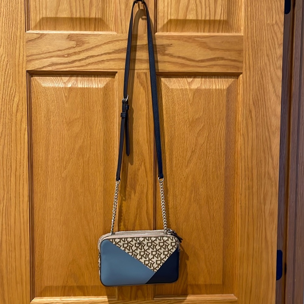 DKNY crossbody purse with silver hardware 8”x5”adjustable shoulder strap